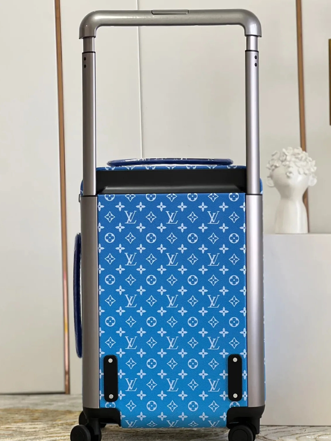 CUSTOM 37L CABIN 55 HORIZON SUITCASE CLOUDS 0519